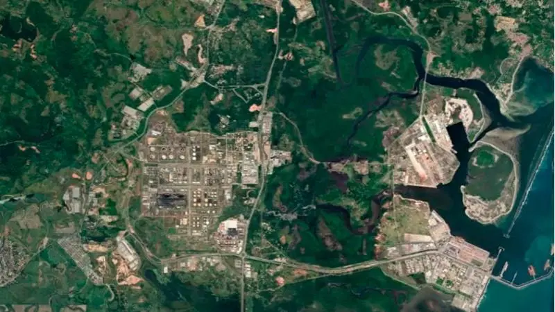 Vista aérea do complexo industrial em Ipojuca/PE