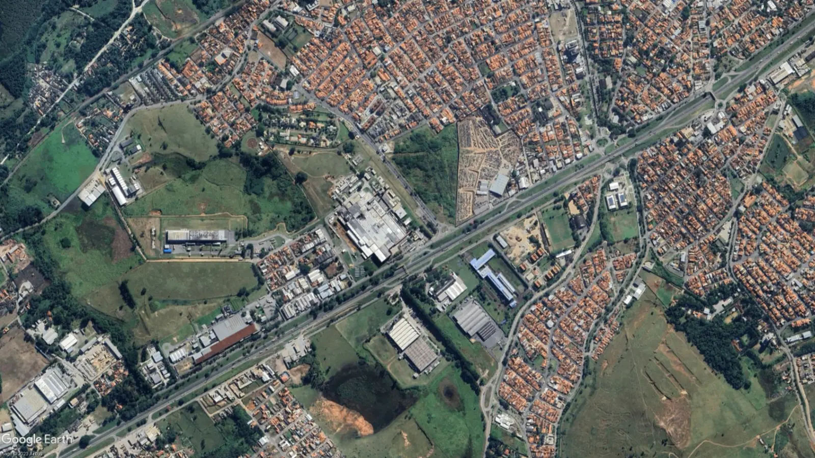 Vista aérea de planta industrial alimentícia em São Paulo
