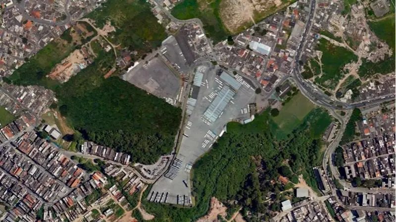 Vista aérea do pátio de transporte urbano em São Paulo/SP