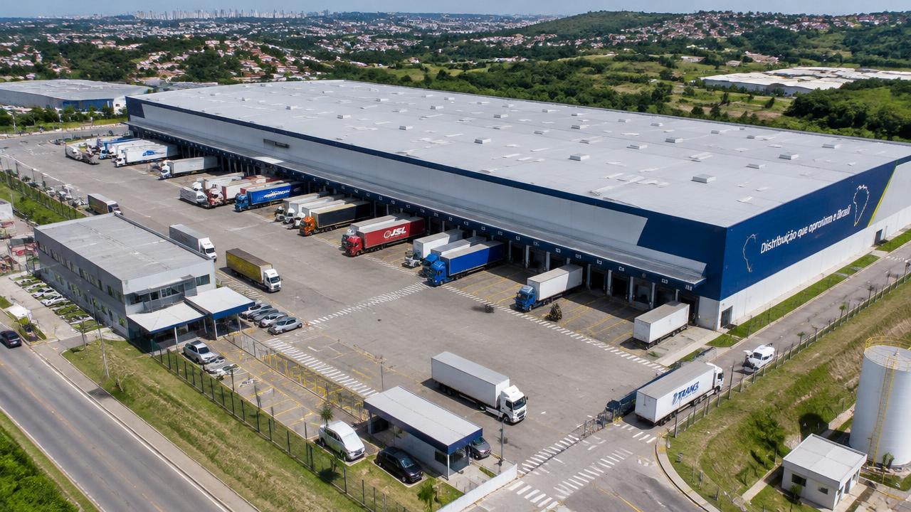 Vista aérea de centro de distribuição de varejo